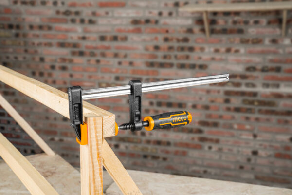 Grampo Sargento Profissional 50x250mm 170kg Ingco HFC020503 - Imagem 3